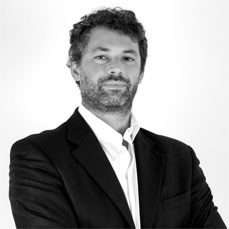 <div class='tondo_plus'><a class='inline_popup' href='#pop_massimotomalino'>+</a></div><div class='tondo_nome'>Massimo Tomalino</div><div class='tondo_titolo'>DIRECTOR</div>